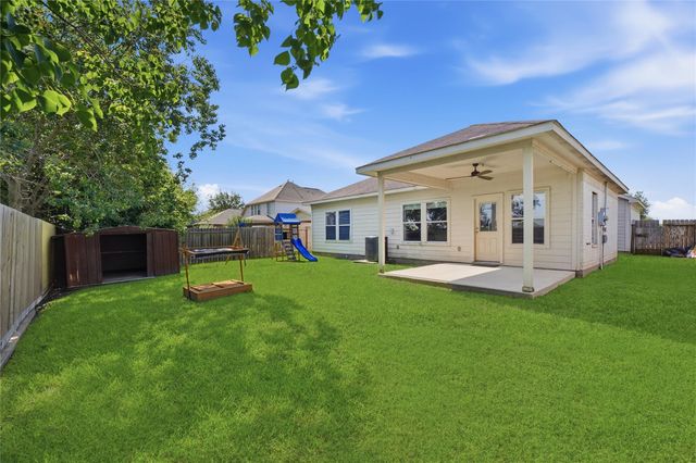 1707 N N Highlands Crossing, Highlands, TX 77562