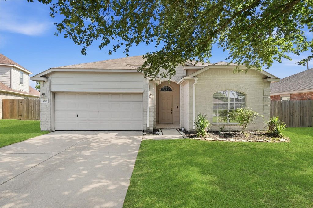 1707 N N Highlands Crossing, Highlands, TX 77562