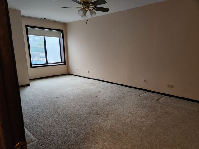 9242 Gross Point Road 107, Skokie, IL 60077