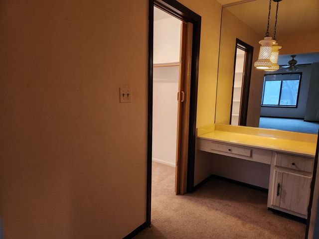 9242 Gross Point Road 107, Skokie, IL 60077