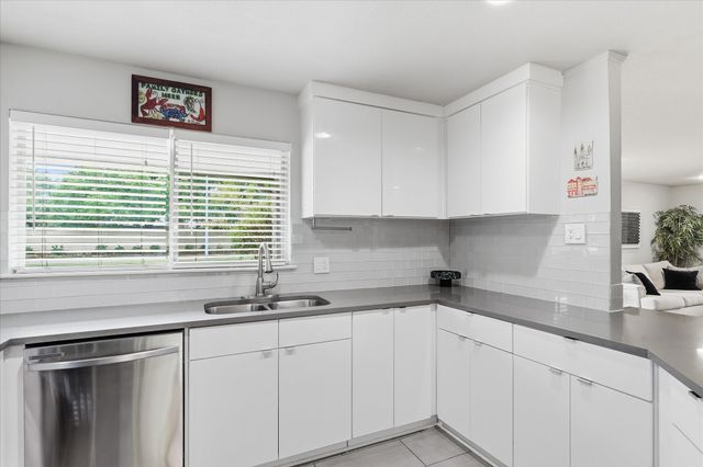 306 W Northgate Drive, Irving, TX 75062
