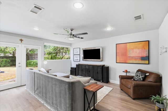 306 W Northgate Drive, Irving, TX 75062