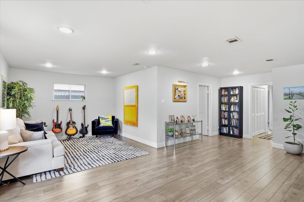 306 W Northgate Drive, Irving, TX 75062 — photo 5