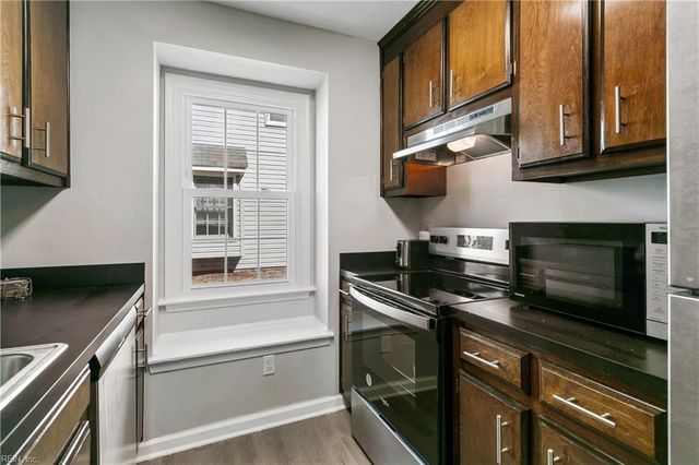 201 Crestwood CT, Yorktown, VA 23692