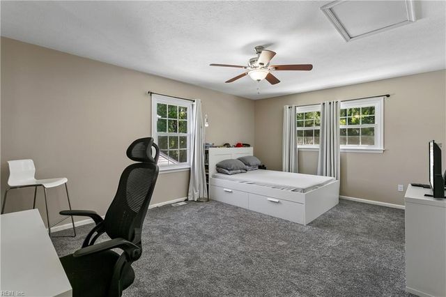 201 Crestwood CT, Yorktown, VA 23692