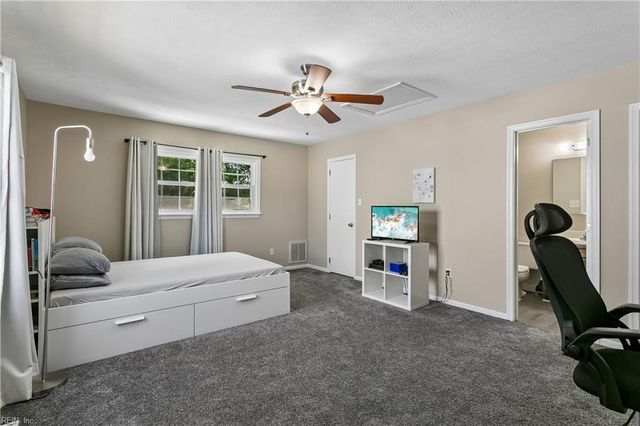 201 Crestwood CT, Yorktown, VA 23692