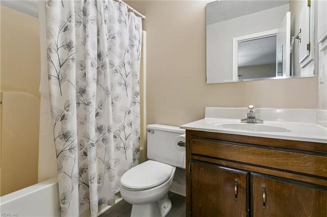 201 Crestwood CT, Yorktown, VA 23692
