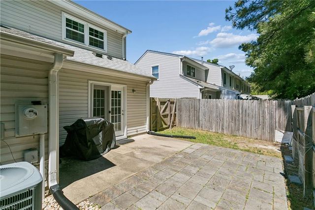 201 Crestwood CT, Yorktown, VA 23692