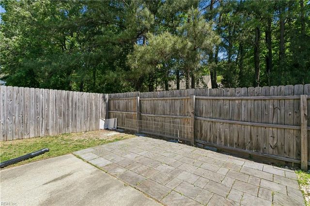 201 Crestwood CT, Yorktown, VA 23692