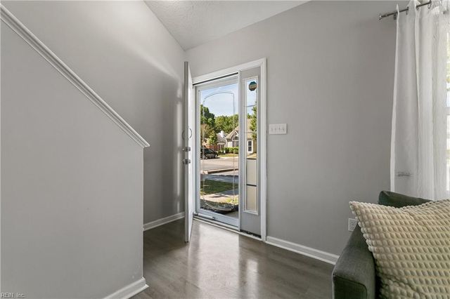 201 Crestwood CT, Yorktown, VA 23692