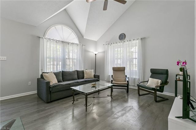 201 Crestwood CT, Yorktown, VA 23692