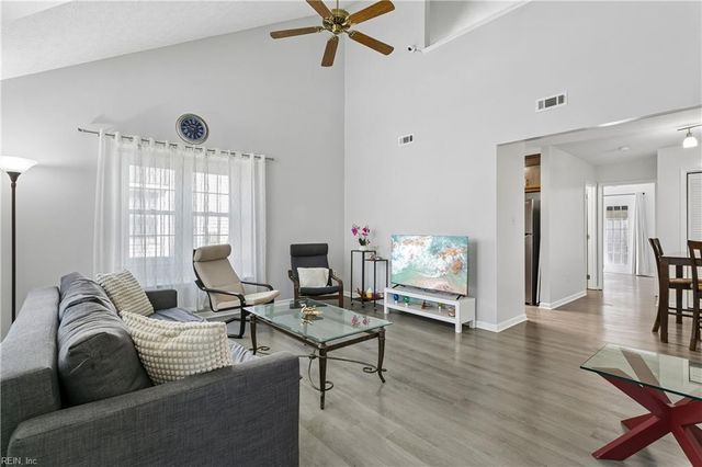 201 Crestwood CT, Yorktown, VA 23692