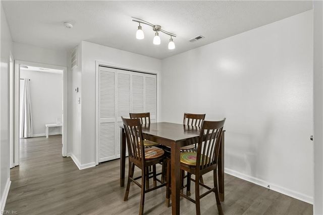 201 Crestwood CT, Yorktown, VA 23692