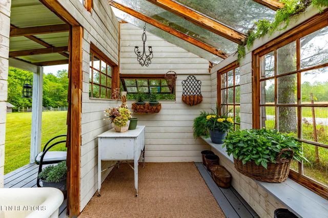 1854 Catoosa Rd, Wartburg, TN 37887