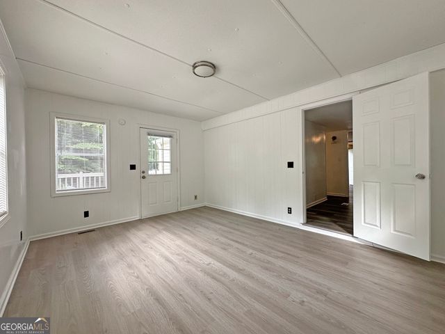 283 Brown Bridge Road, Auburn, GA 30011
