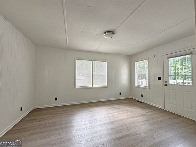 283 Brown Bridge Road, Auburn, GA 30011