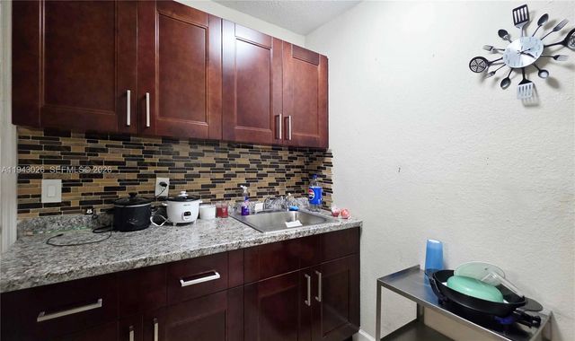 355 N Lindero ST, Clewiston, FL 33440