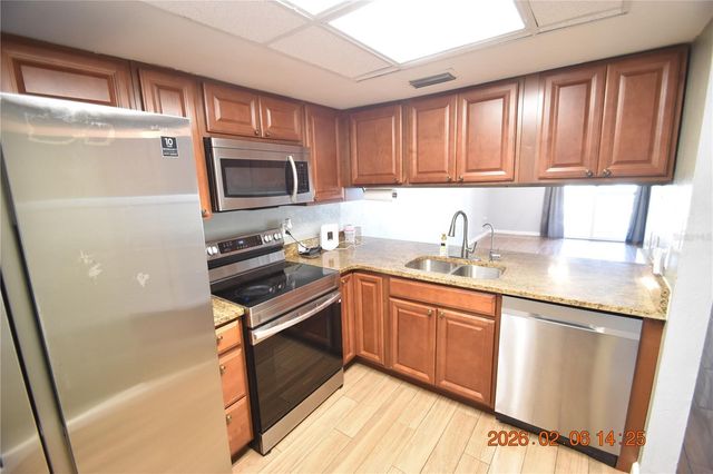 5052 TERRACE CLUB LANE 201, Tampa, FL 33617