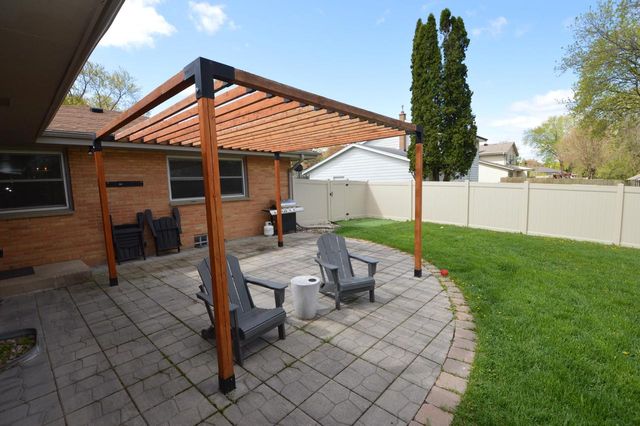 2132 Rambling Rose ROAD, Waukesha, WI 53186