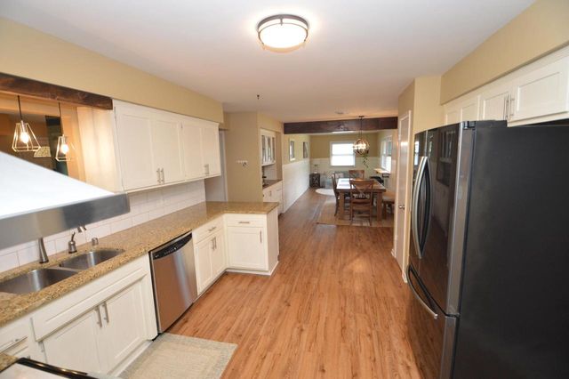 2132 Rambling Rose ROAD, Waukesha, WI 53186