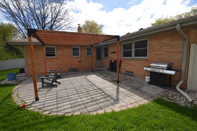 2132 Rambling Rose ROAD, Waukesha, WI 53186