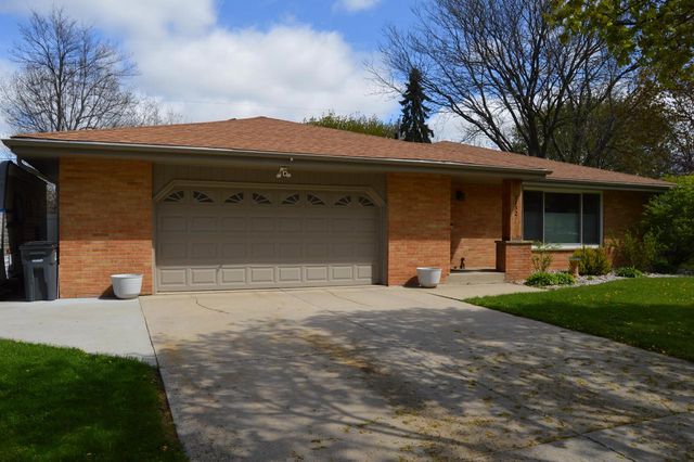 2132 Rambling Rose ROAD, Waukesha, WI 53186