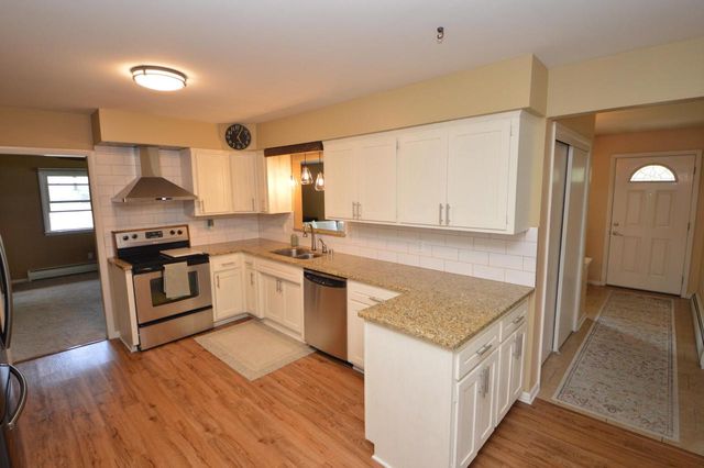 2132 Rambling Rose ROAD, Waukesha, WI 53186
