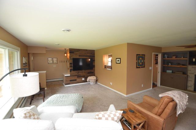 2132 Rambling Rose ROAD, Waukesha, WI 53186