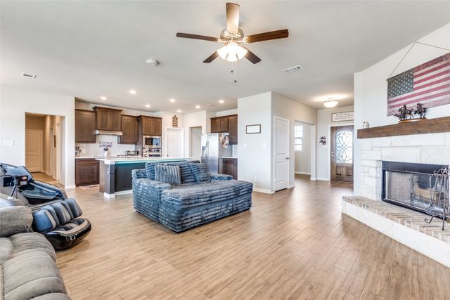 150 Spanish Moss Trail, Rhome, TX 76078