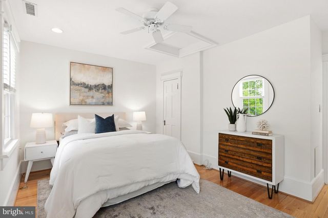 2442 39TH ST NW, Washington, DC 20007