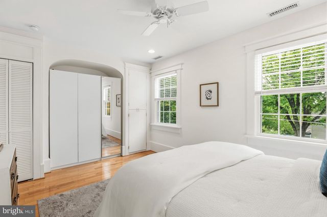 2442 39TH ST NW, Washington, DC 20007