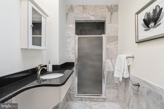 2442 39TH ST NW, Washington, DC 20007