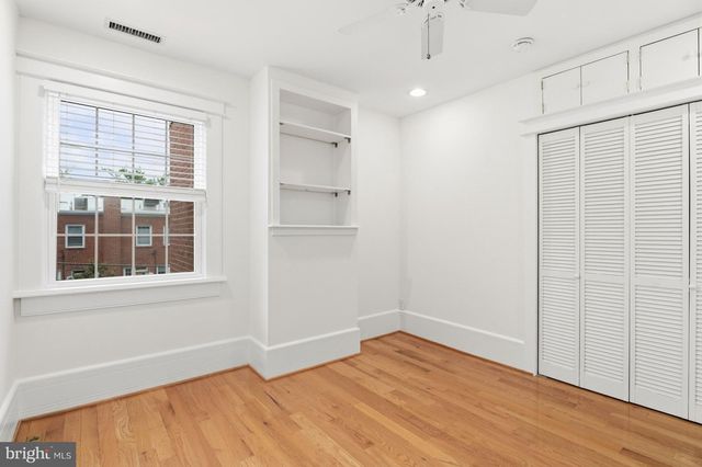 2442 39TH ST NW, Washington, DC 20007