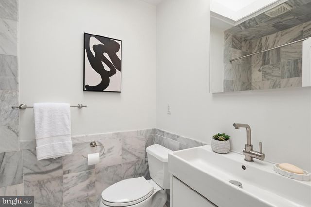 2442 39TH ST NW, Washington, DC 20007
