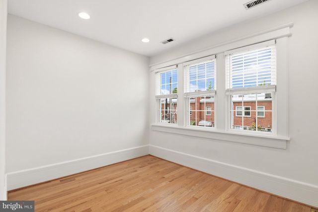 2442 39TH ST NW, Washington, DC 20007