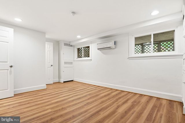 2442 39TH ST NW, Washington, DC 20007