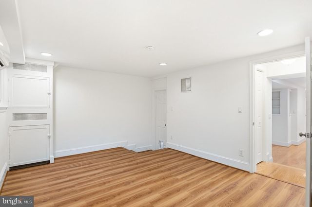 2442 39TH ST NW, Washington, DC 20007
