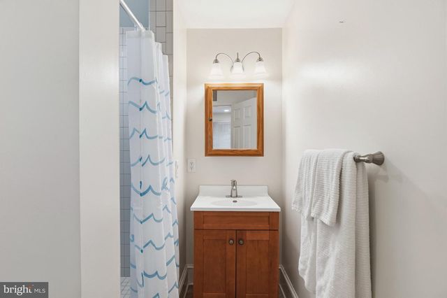 2442 39TH ST NW, Washington, DC 20007
