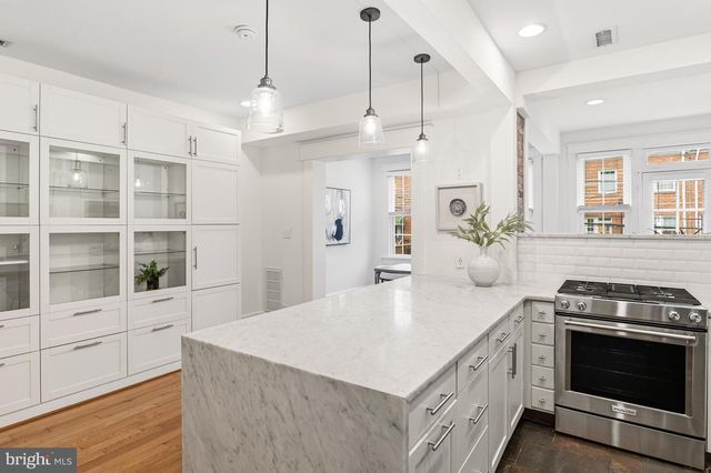2442 39TH ST NW, Washington, DC 20007