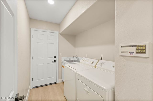 2104 Inverness Drive, Henderson, NV 89074