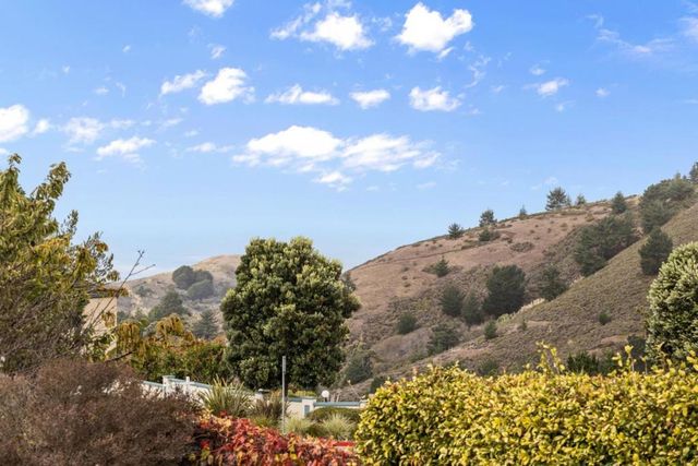 26 Driftwood Court, Pacifica, CA 94044