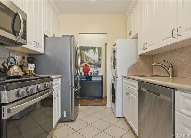 26910 Grand Central Parkway 31B, Floral Park, NY 11005