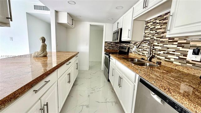 4174 Inverrary Dr 402, Lauderhill, FL 33319