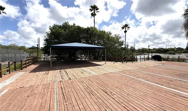 4174 Inverrary Dr 402, Lauderhill, FL 33319