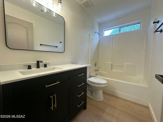 1446 E Ganymede Drive, Tucson, AZ 85737