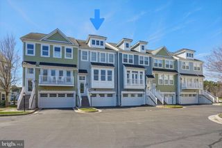 10900 HOLYSTONE LN #402, Berlin, MD 21811