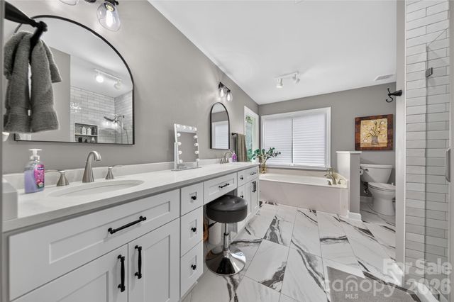 5911 Chalyce Lane, Charlotte, NC 28270