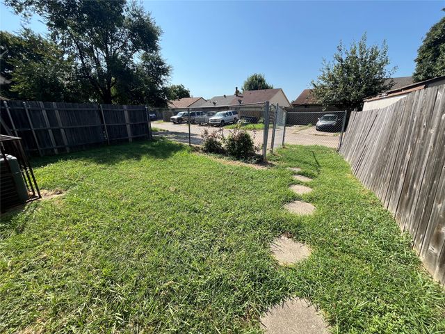 2450 Sunflower Drive, Arlington, TX 76014