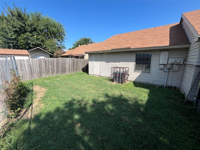 2450 Sunflower Drive, Arlington, TX 76014