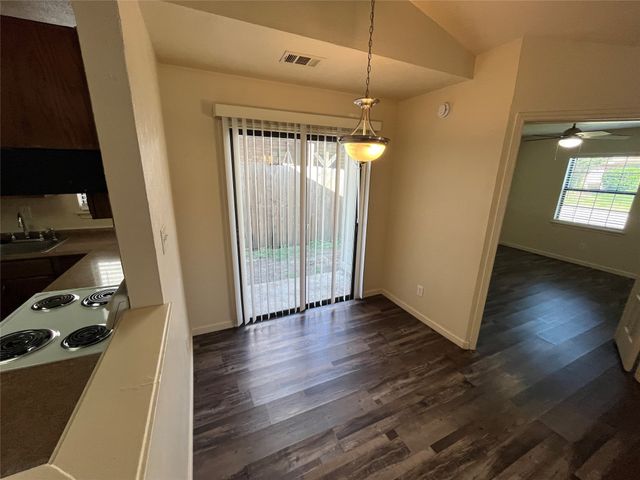 2450 Sunflower Drive, Arlington, TX 76014